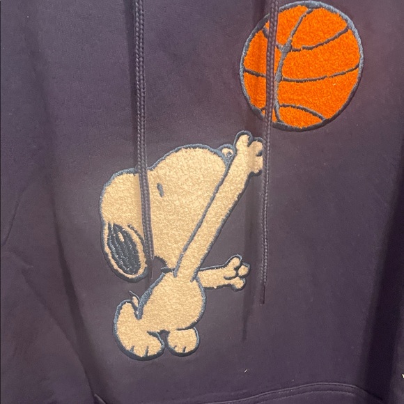 Peanuts Dark Blue Hoodie with Snoopy Basketball Design, XL, EUC - Picture 4 of 11
